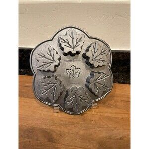 Nordic Ware Maple Leaf Baking Pan 6 Fall Muffins